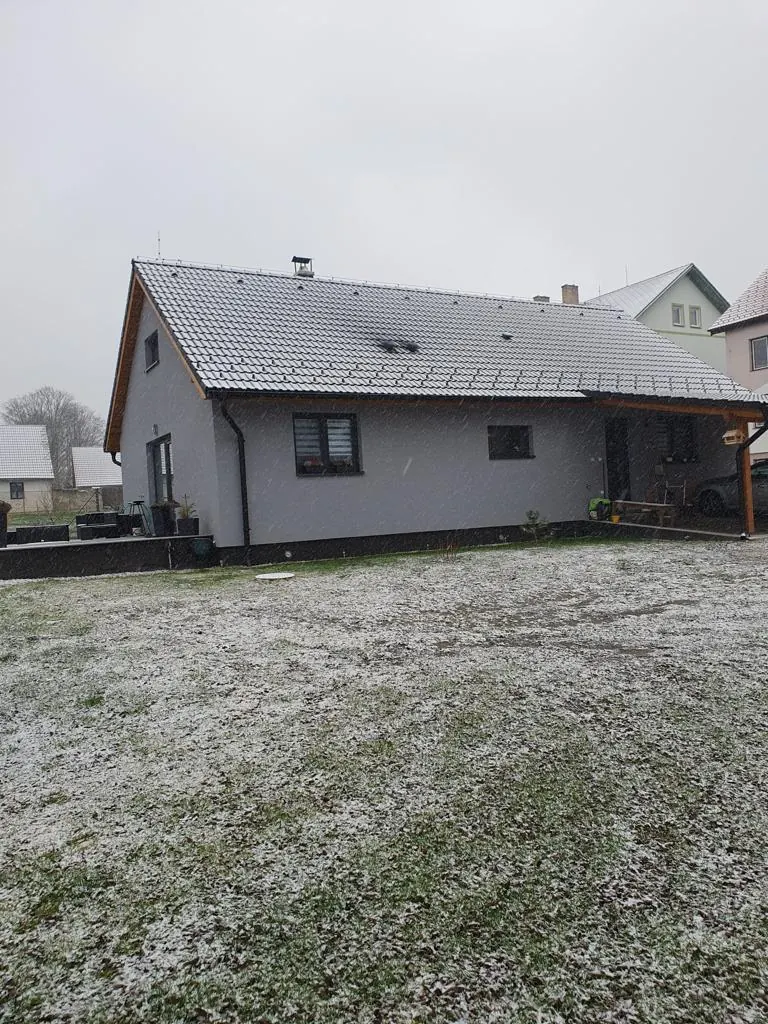 Rodinný dům s krytým stáním, Staré Město pod Landštejnem – pohled ze zahrady