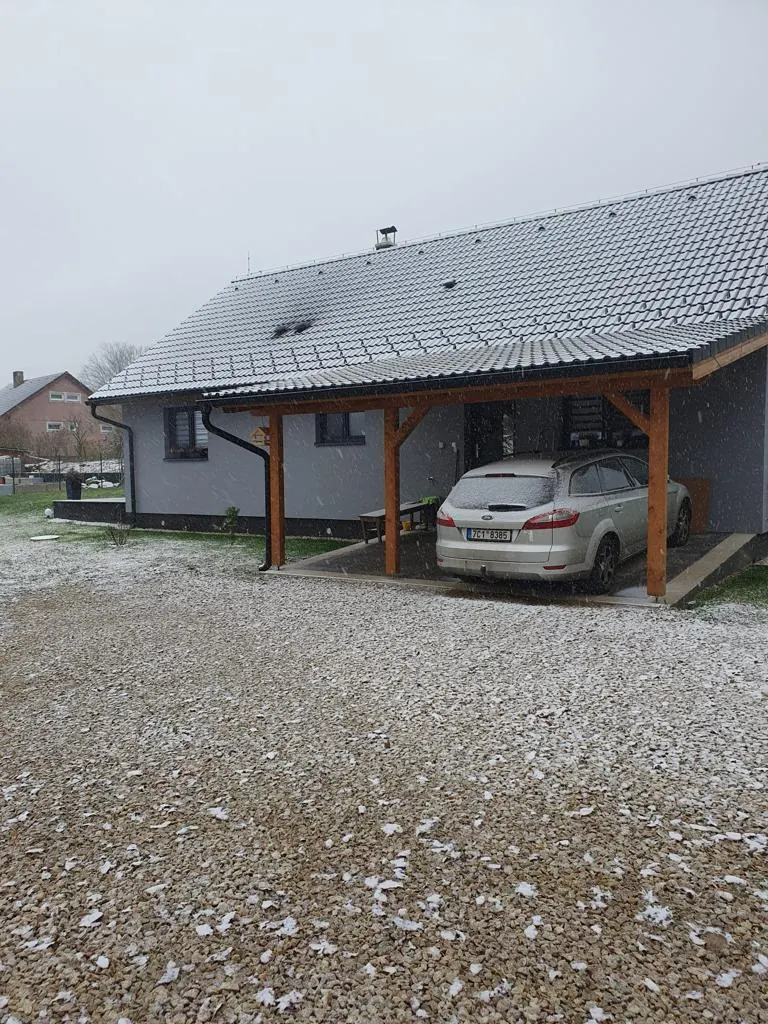 Rodinný dům s krytým stáním, Staré Město pod Landštejnem – detail krytého stání